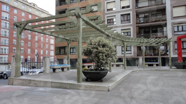 Lee más sobre el artículo <!--:es-->Pérgolas Simétricas en Entorno Urbano<!--:-->