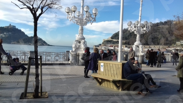 Lee más sobre el artículo Banco para Bandera  Calidad Ambiental Emas en La Concha – Solución Decorativa y Funcional