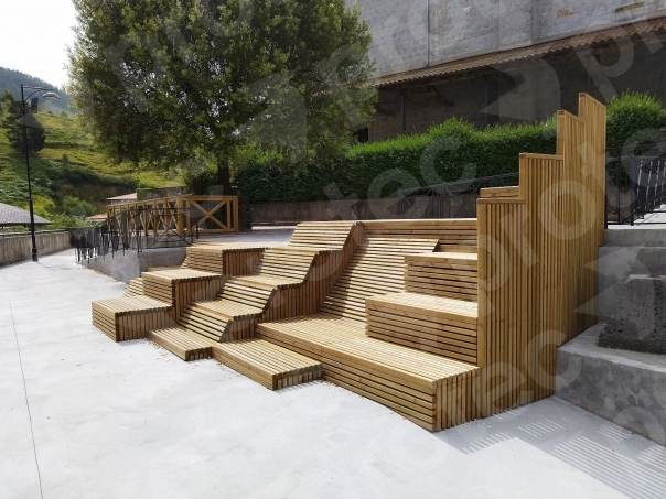 Lee más sobre el artículo Gradas multiusos en remodelación de plaza