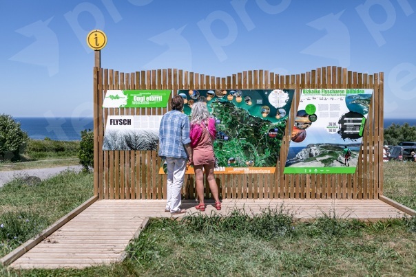 Punto de información y bienvenida en flysch